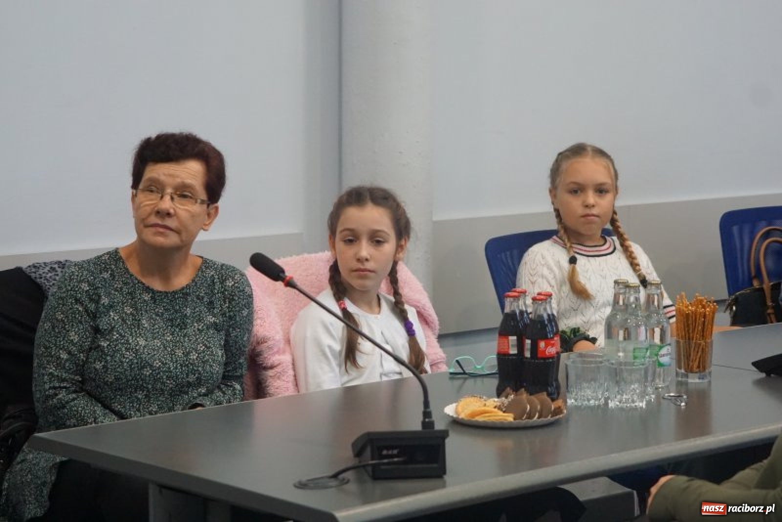 Zdjęcie w galerii na portalu naszraciborz.pl: Wręczono nagrody w konkursie Zwalczamy SMOG przez cały rok  wiadomości z regionu