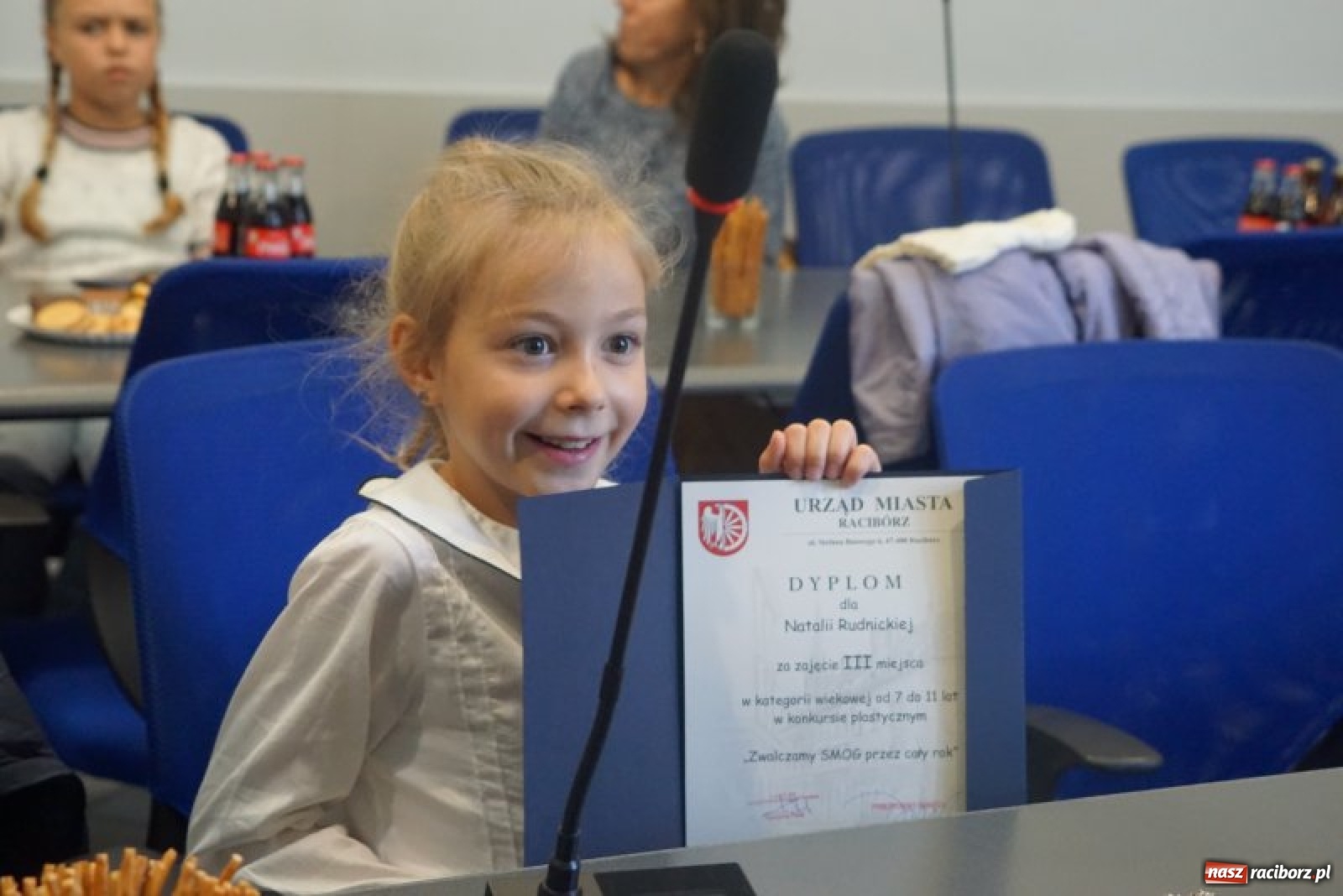 Zdjęcie w galerii na portalu naszraciborz.pl: Wręczono nagrody w konkursie Zwalczamy SMOG przez cały rok  wiadomości z regionu