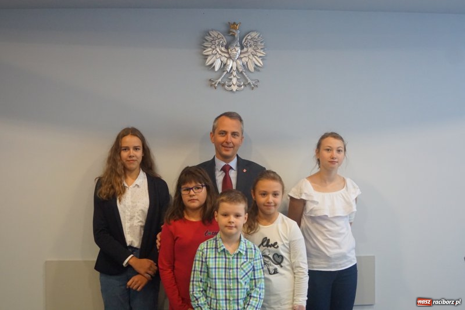 Zdjęcie w galerii na portalu naszraciborz.pl: Wręczono nagrody w konkursie Zwalczamy SMOG przez cały rok  wiadomości z regionu