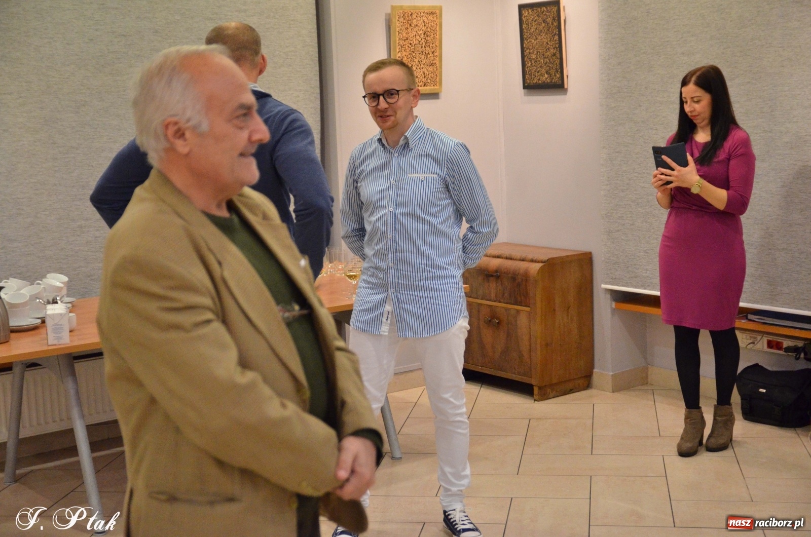 Zdjęcie w galerii na portalu naszraciborz.pl: Ikonokody Tomasiaka w Galerii Obok  wiadomości z regionu