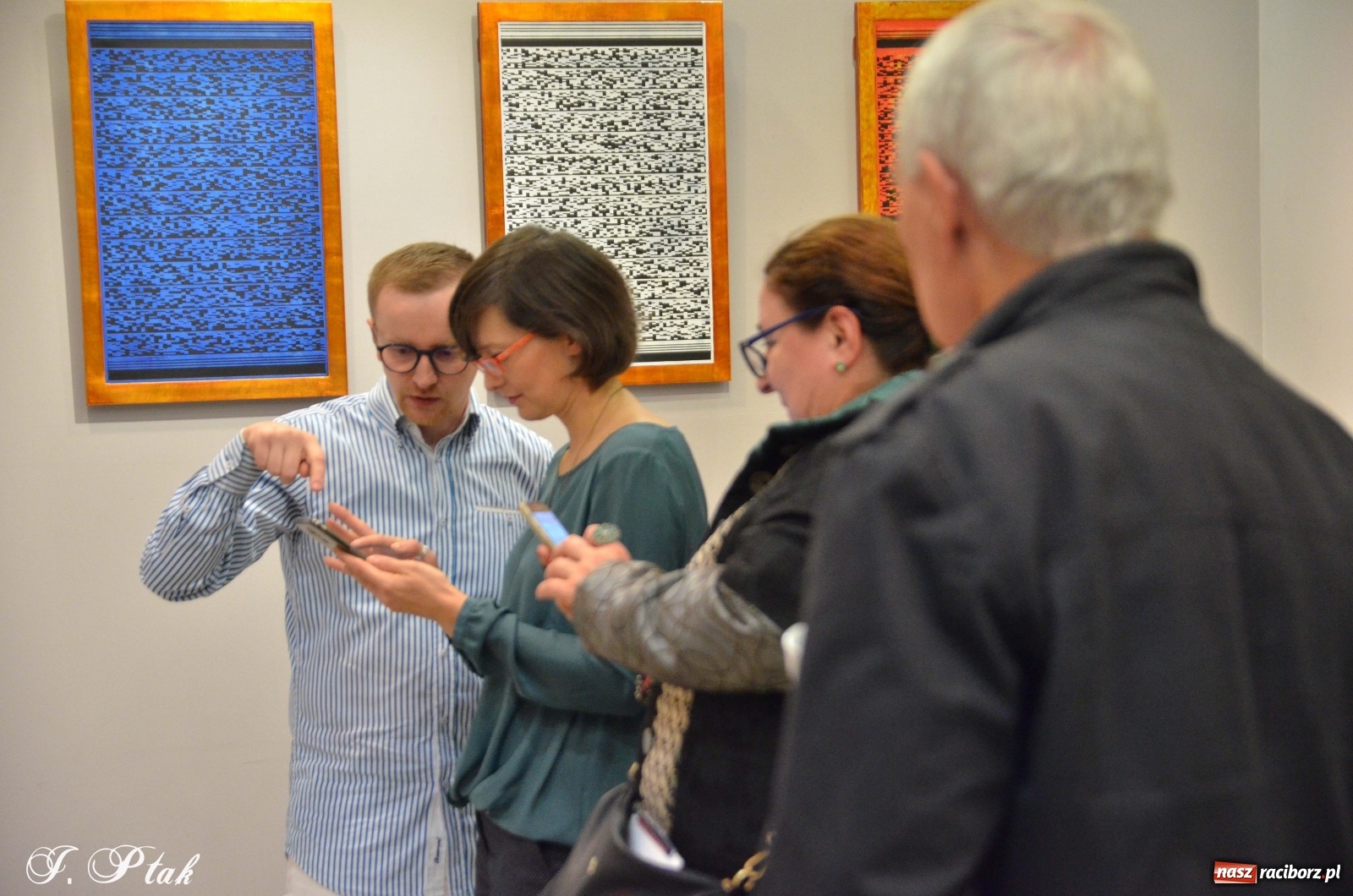 Zdjęcie w galerii na portalu naszraciborz.pl: Ikonokody Tomasiaka w Galerii Obok  wiadomości z regionu