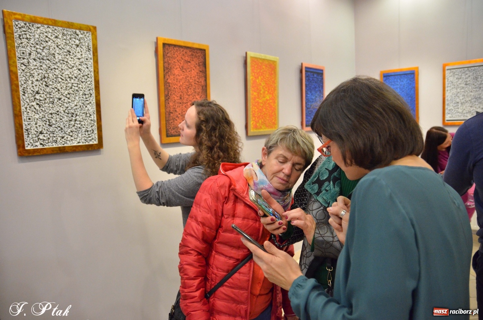 Zdjęcie w galerii na portalu naszraciborz.pl: Ikonokody Tomasiaka w Galerii Obok  wiadomości z regionu