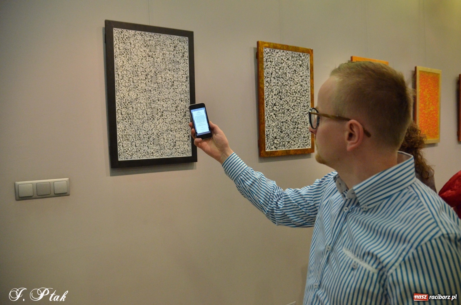 Zdjęcie w galerii na portalu naszraciborz.pl: Ikonokody Tomasiaka w Galerii Obok  wiadomości z regionu