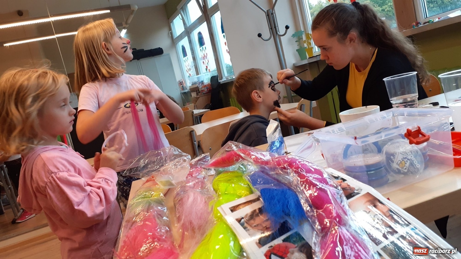 Zdjęcie w galerii na portalu naszraciborz.pl: Dzień otwarty w młodzieżowym Klubie Strefa wiadomości z regionu