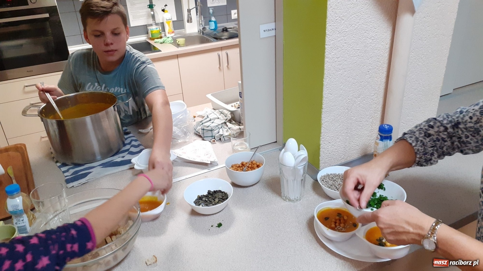 Zdjęcie w galerii na portalu naszraciborz.pl: Dzień otwarty w młodzieżowym Klubie Strefa wiadomości z regionu