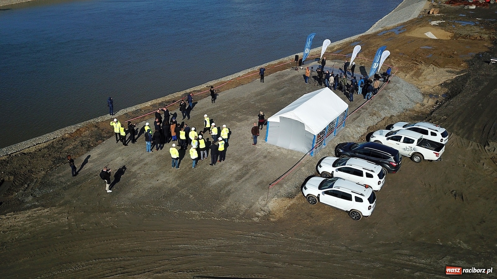 Zdjęcie w galerii na portalu naszraciborz.pl: Zapora czołowa zbiornika i nowy bieg Ulgi z lotu ptaka [FOTO i WIDEO] wiadomości z regionu
