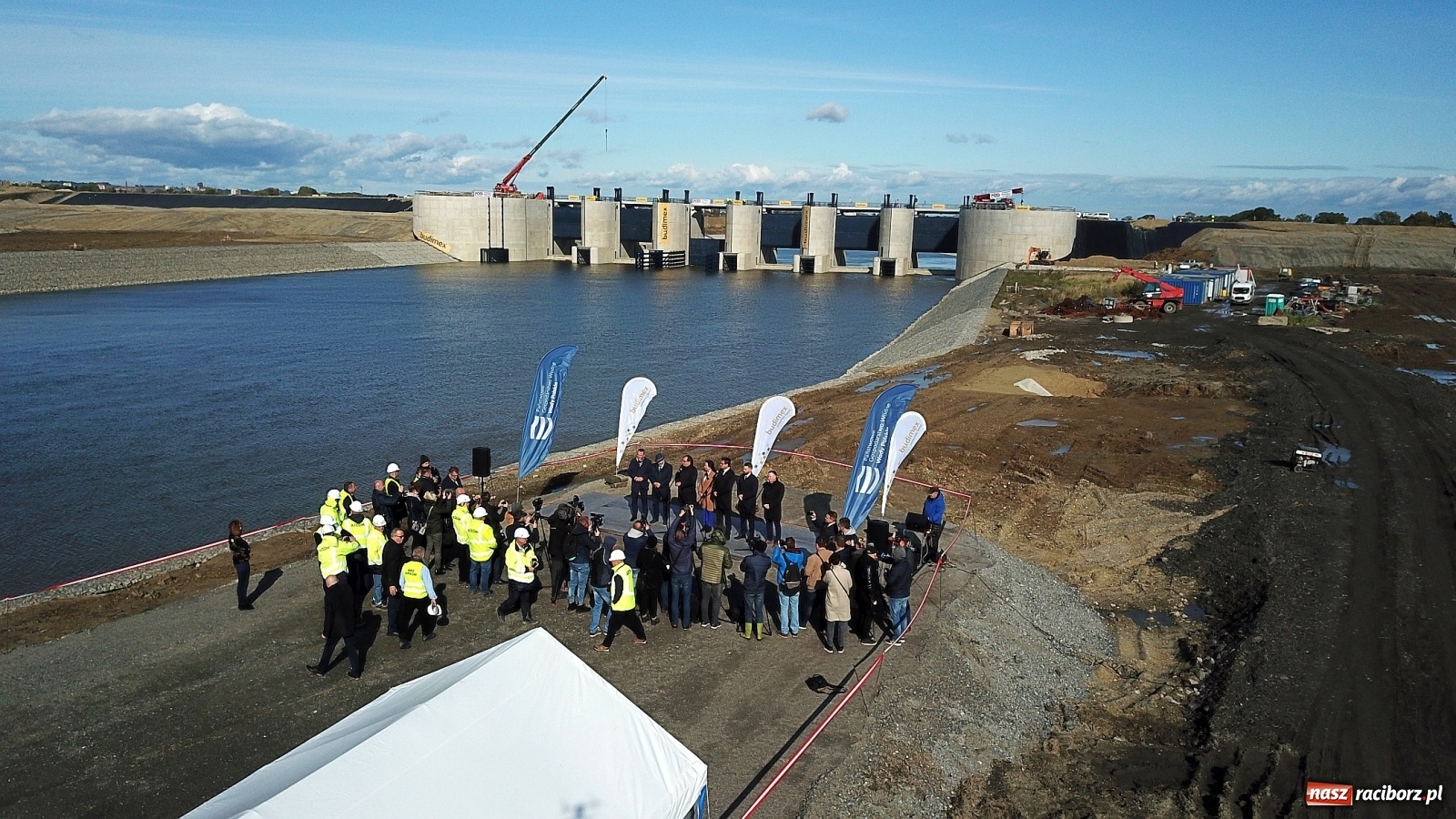 Zdjęcie w galerii na portalu naszraciborz.pl: Zapora czołowa zbiornika i nowy bieg Ulgi z lotu ptaka [FOTO i WIDEO] wiadomości z regionu