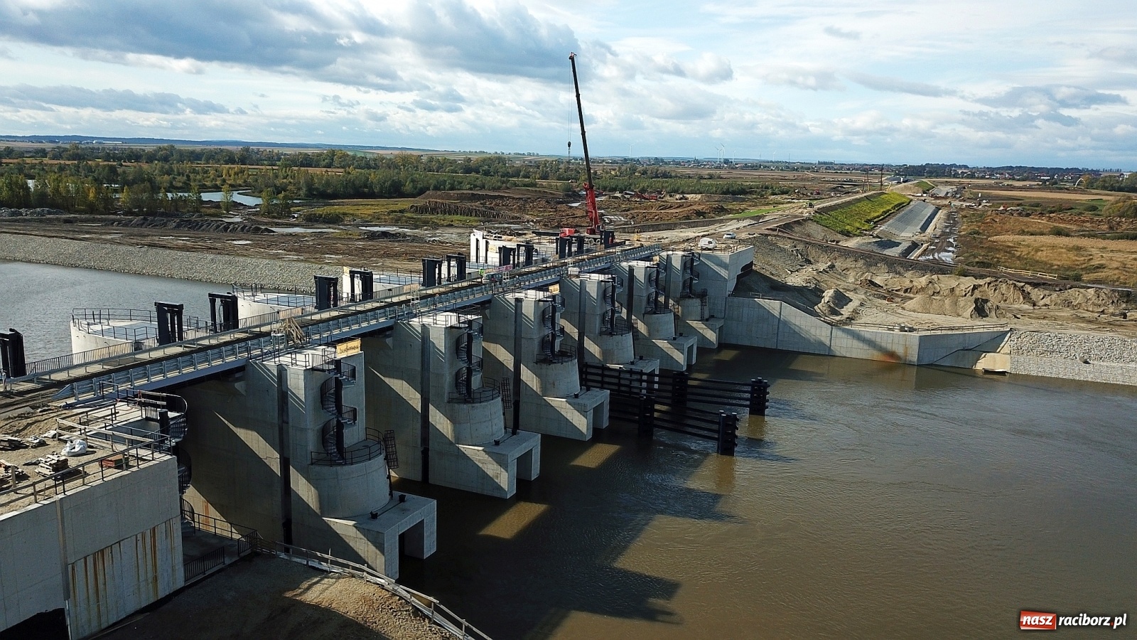 Zdjęcie w galerii na portalu naszraciborz.pl: Zapora czołowa zbiornika i nowy bieg Ulgi z lotu ptaka [FOTO i WIDEO] wiadomości z regionu