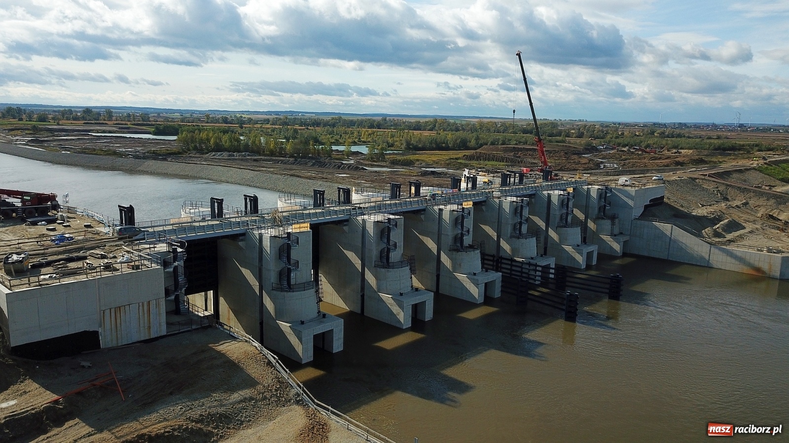 Zdjęcie w galerii na portalu naszraciborz.pl: Zapora czołowa zbiornika i nowy bieg Ulgi z lotu ptaka [FOTO i WIDEO] wiadomości z regionu