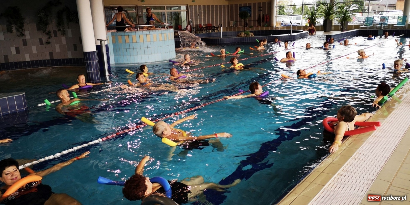 Zdjęcie w galerii na portalu naszraciborz.pl: Aqua aerobic seniorów z Polski i Czech [FOTO] wiadomości z regionu