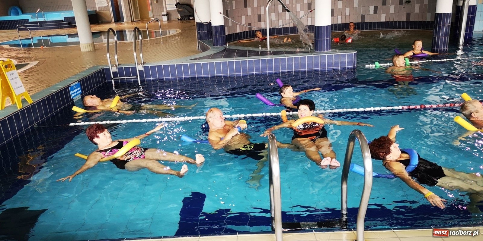 Zdjęcie w galerii na portalu naszraciborz.pl: Aqua aerobic seniorów z Polski i Czech [FOTO] wiadomości z regionu
