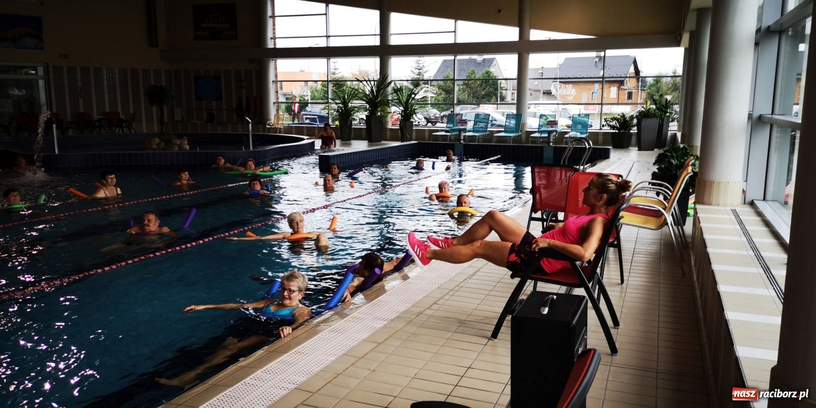 Zdjęcie w galerii na portalu naszraciborz.pl: Aqua aerobic seniorów z Polski i Czech [FOTO] wiadomości z regionu