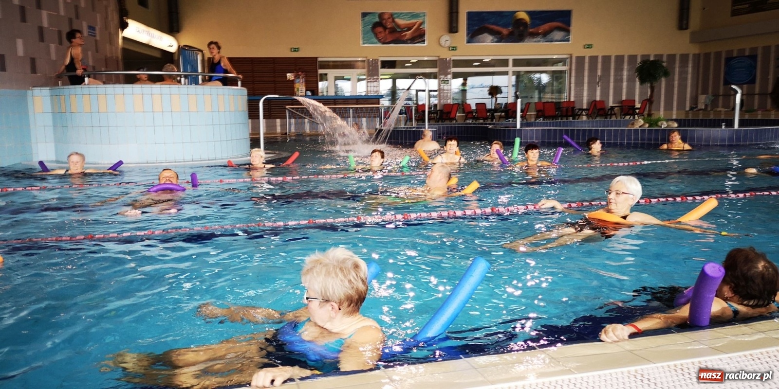 Zdjęcie w galerii na portalu naszraciborz.pl: Aqua aerobic seniorów z Polski i Czech [FOTO] wiadomości z regionu