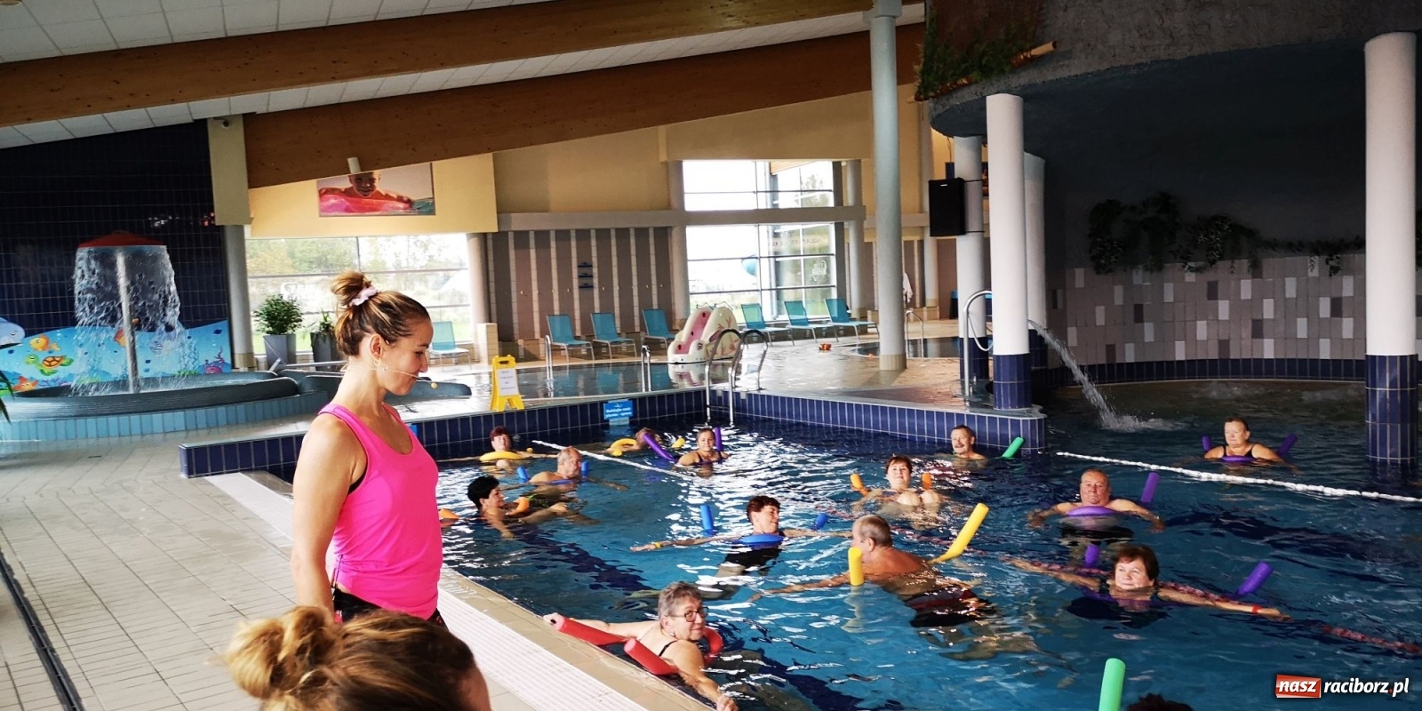 Zdjęcie w galerii na portalu naszraciborz.pl: Aqua aerobic seniorów z Polski i Czech [FOTO] wiadomości z regionu