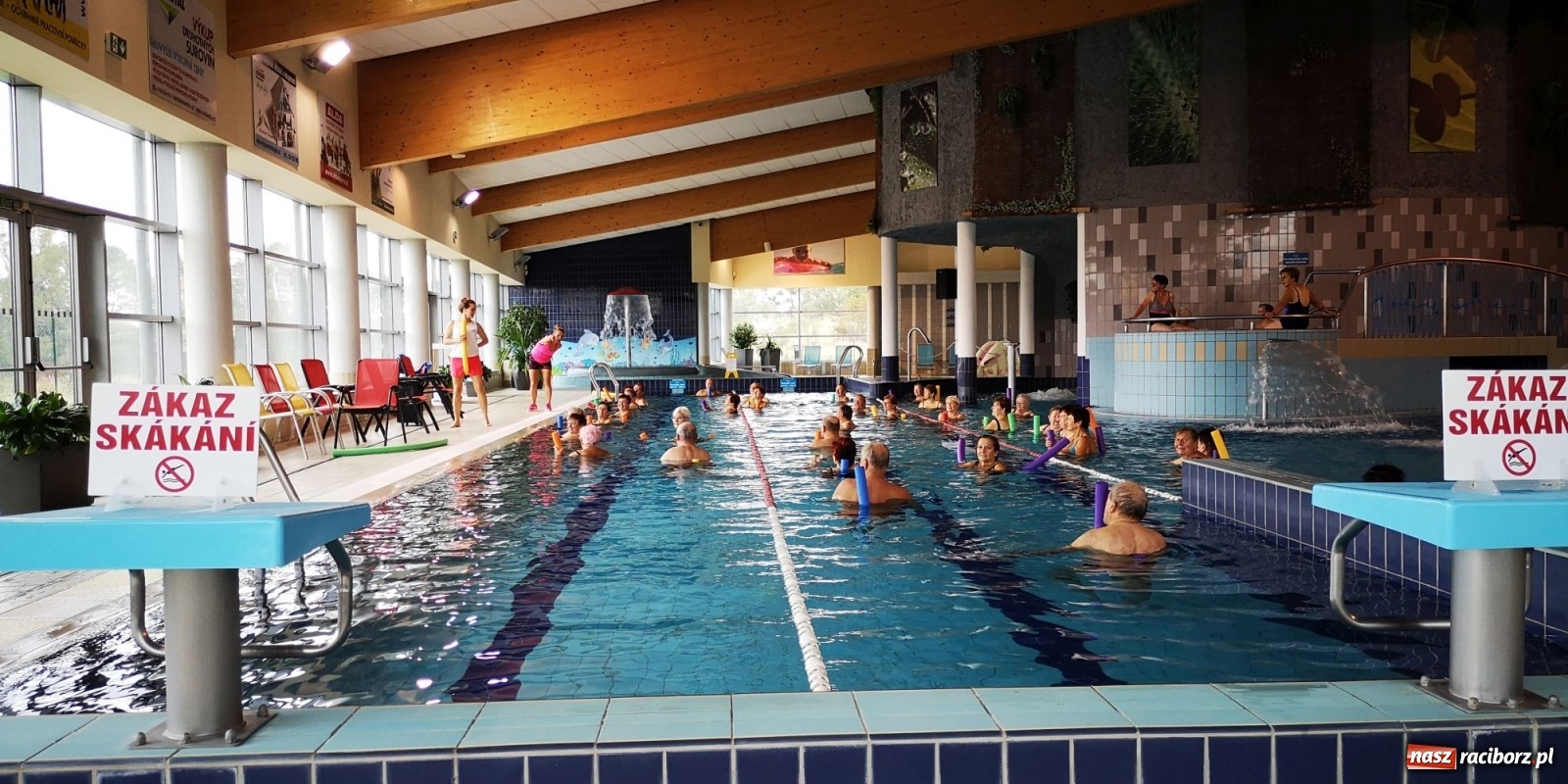 Zdjęcie w galerii na portalu naszraciborz.pl: Aqua aerobic seniorów z Polski i Czech [FOTO] wiadomości z regionu