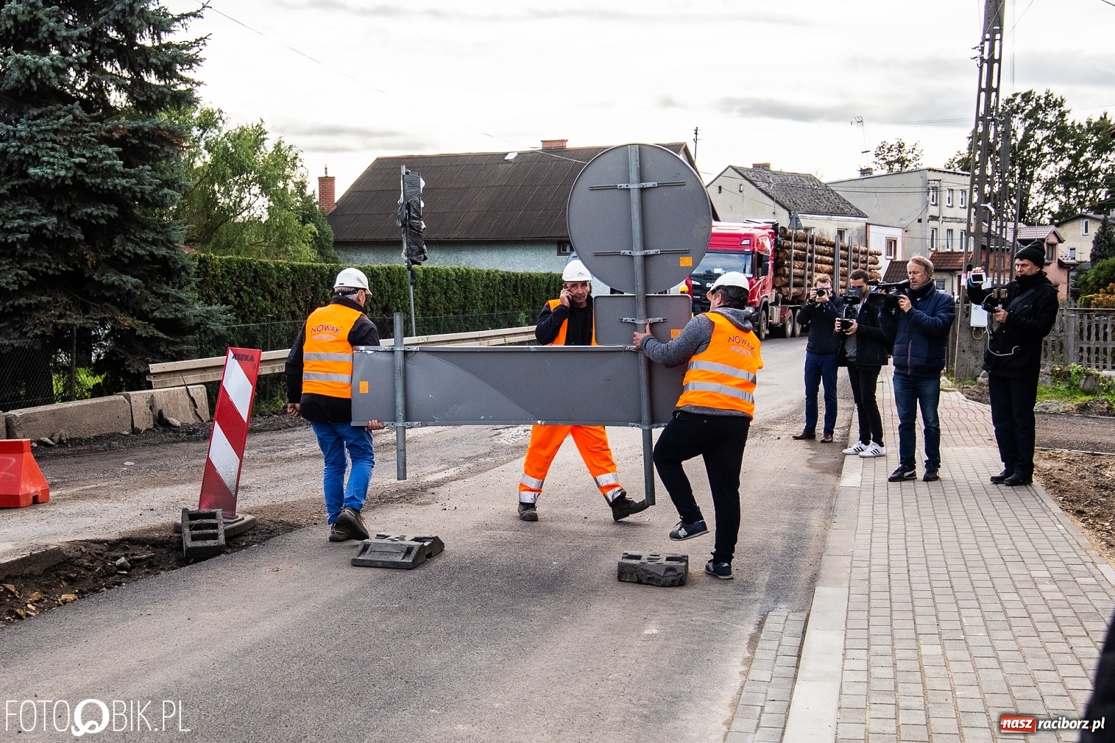Zdjęcie w galerii na portalu naszraciborz.pl: Pierwsze samochody przejechały po nowym moście w Rudach [FOTO i WIDEO] wiadomości z regionu