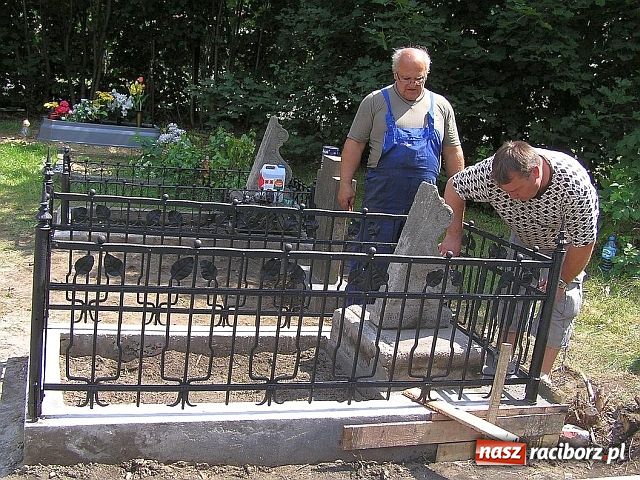 Zdjęcie w galerii na portalu naszraciborz.pl: Dwa nagrobki odzyskały blask wiadomości z regionu