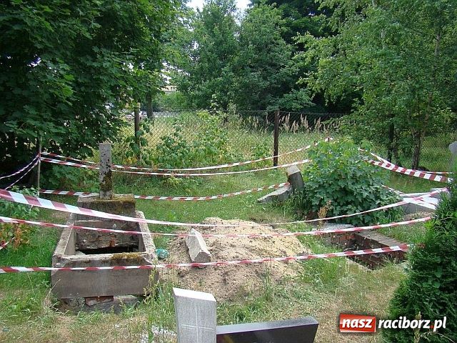 Zdjęcie w galerii na portalu naszraciborz.pl: Dwa nagrobki odzyskały blask wiadomości z regionu