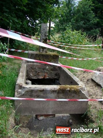 Zdjęcie w galerii na portalu naszraciborz.pl: Dwa nagrobki odzyskały blask wiadomości z regionu