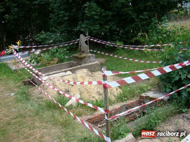 Zdjęcie w galerii na portalu naszraciborz.pl: Dwa nagrobki odzyskały blask wiadomości z regionu