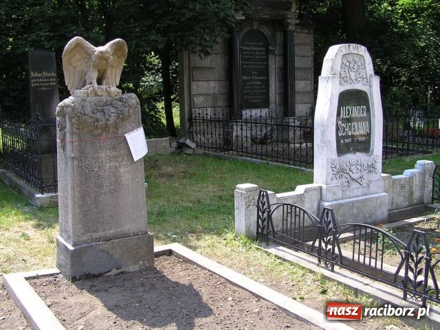 Zdjęcie w galerii na portalu naszraciborz.pl: Dwa nagrobki odzyskały blask wiadomości z regionu