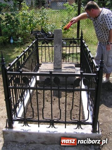 Zdjęcie w galerii na portalu naszraciborz.pl: Dwa nagrobki odzyskały blask wiadomości z regionu