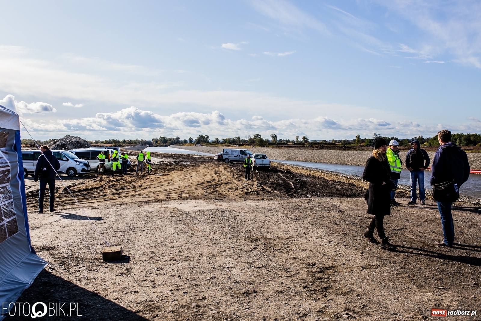 Zdjęcie w galerii na portalu naszraciborz.pl: Budowa zbiornika Racibórz na finiszu. Ulga płynie już przez budowlę przelewowo-spustową [FOTO i WIDEO] wiadomości z regionu