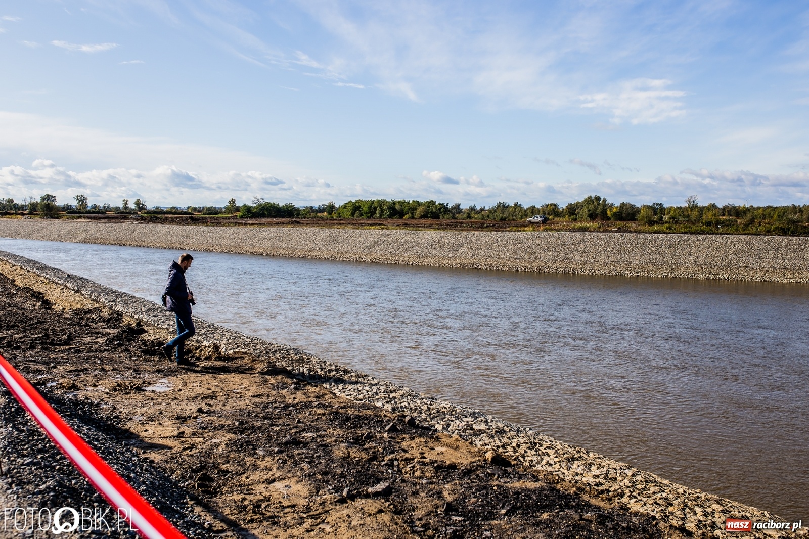 Zdjęcie w galerii na portalu naszraciborz.pl: Budowa zbiornika Racibórz na finiszu. Ulga płynie już przez budowlę przelewowo-spustową [FOTO i WIDEO] wiadomości z regionu