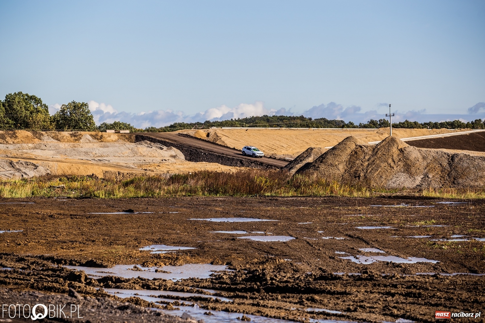 Zdjęcie w galerii na portalu naszraciborz.pl: Budowa zbiornika Racibórz na finiszu. Ulga płynie już przez budowlę przelewowo-spustową [FOTO i WIDEO] wiadomości z regionu