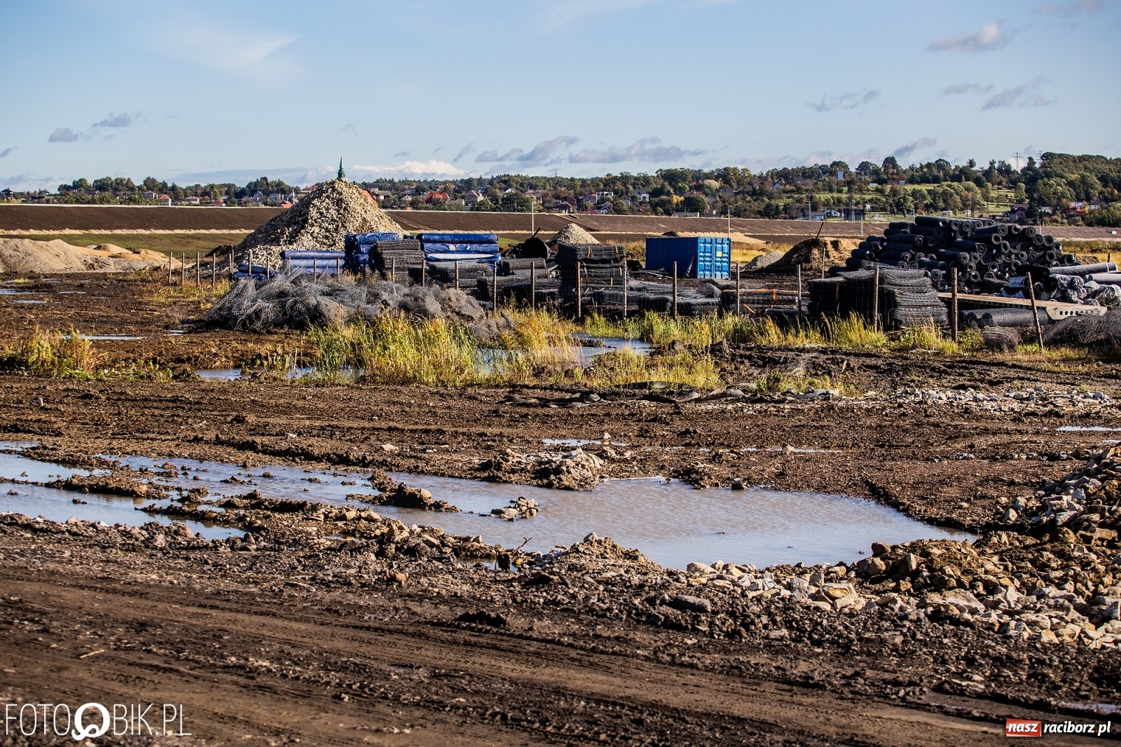 Zdjęcie w galerii na portalu naszraciborz.pl: Budowa zbiornika Racibórz na finiszu. Ulga płynie już przez budowlę przelewowo-spustową [FOTO i WIDEO] wiadomości z regionu