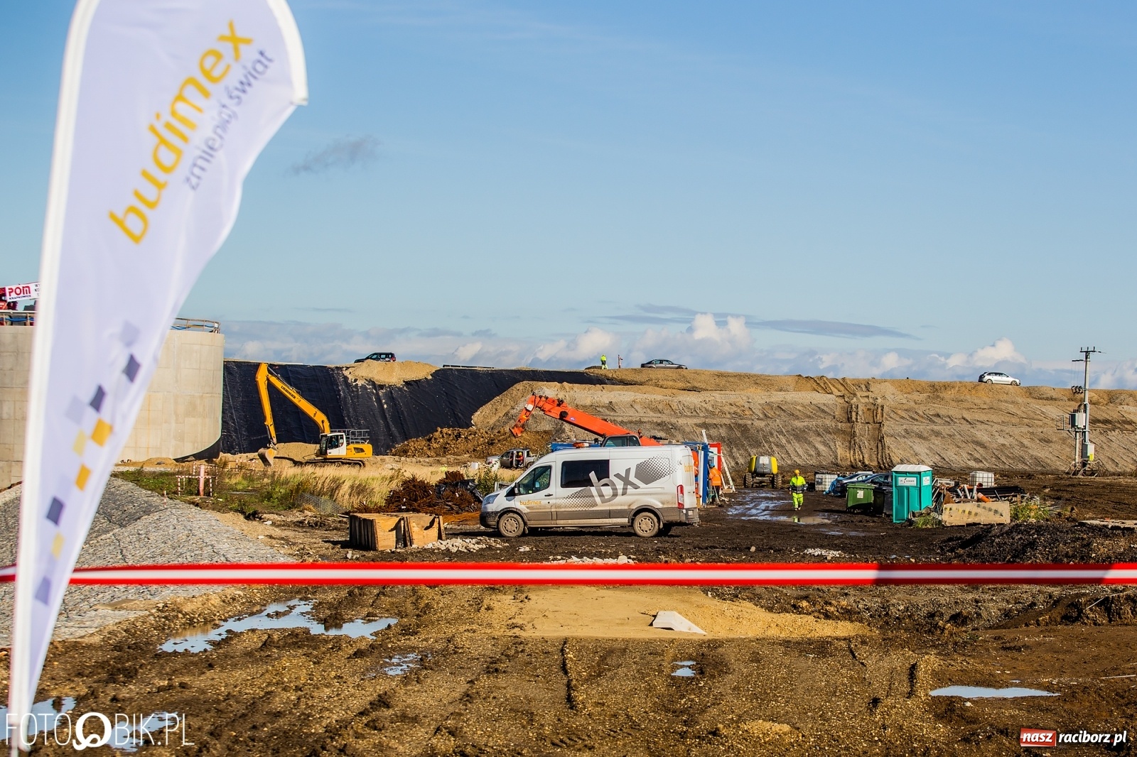 Zdjęcie w galerii na portalu naszraciborz.pl: Budowa zbiornika Racibórz na finiszu. Ulga płynie już przez budowlę przelewowo-spustową [FOTO i WIDEO] wiadomości z regionu