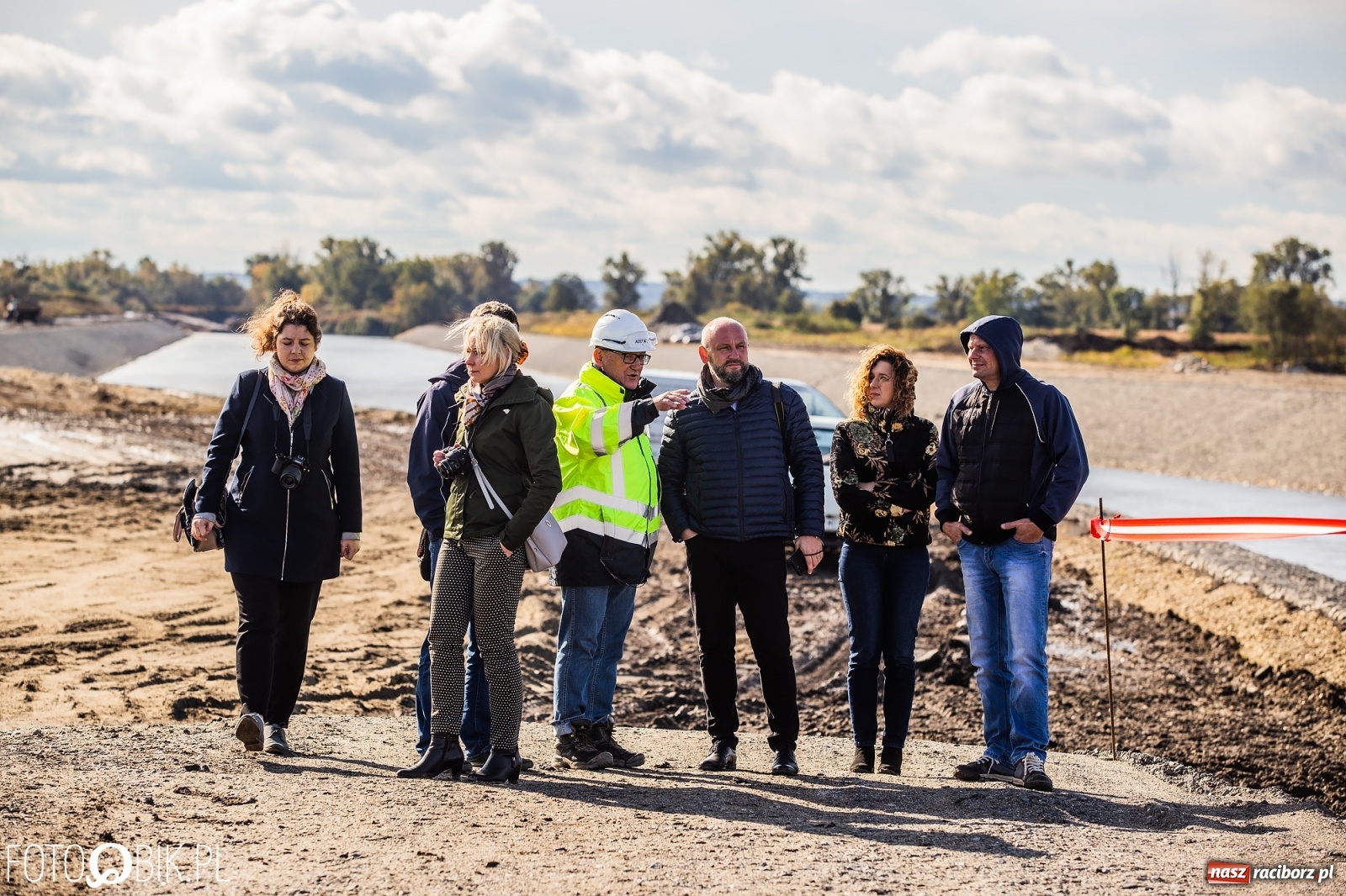 Zdjęcie w galerii na portalu naszraciborz.pl: Budowa zbiornika Racibórz na finiszu. Ulga płynie już przez budowlę przelewowo-spustową [FOTO i WIDEO] wiadomości z regionu