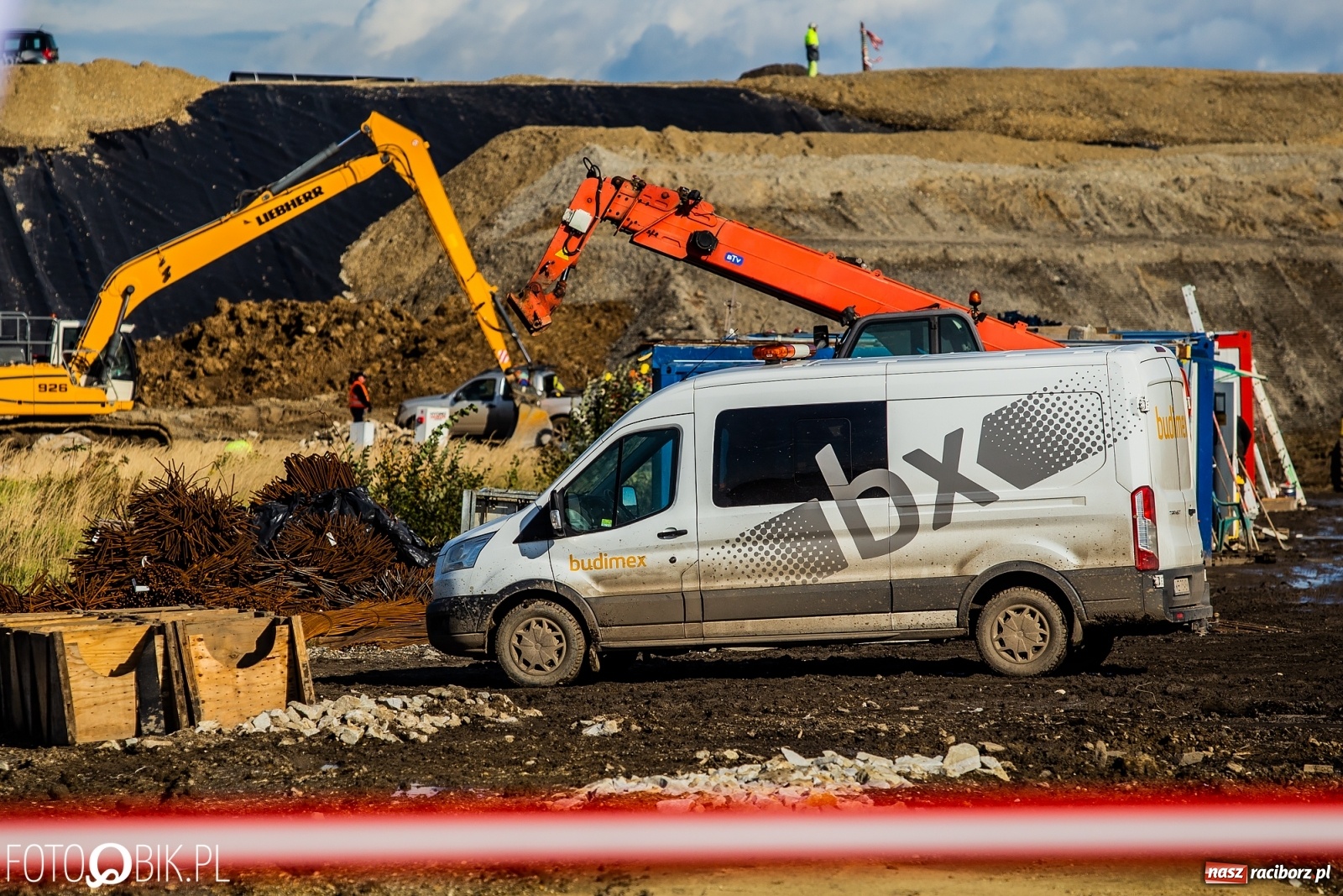 Zdjęcie w galerii na portalu naszraciborz.pl: Budowa zbiornika Racibórz na finiszu. Ulga płynie już przez budowlę przelewowo-spustową [FOTO i WIDEO] wiadomości z regionu