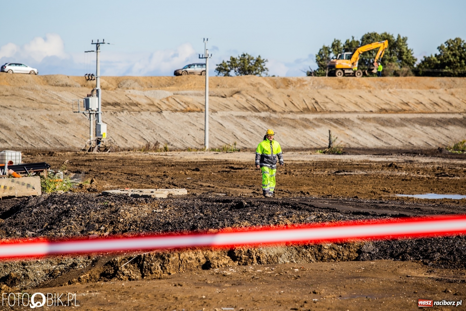 Zdjęcie w galerii na portalu naszraciborz.pl: Budowa zbiornika Racibórz na finiszu. Ulga płynie już przez budowlę przelewowo-spustową [FOTO i WIDEO] wiadomości z regionu