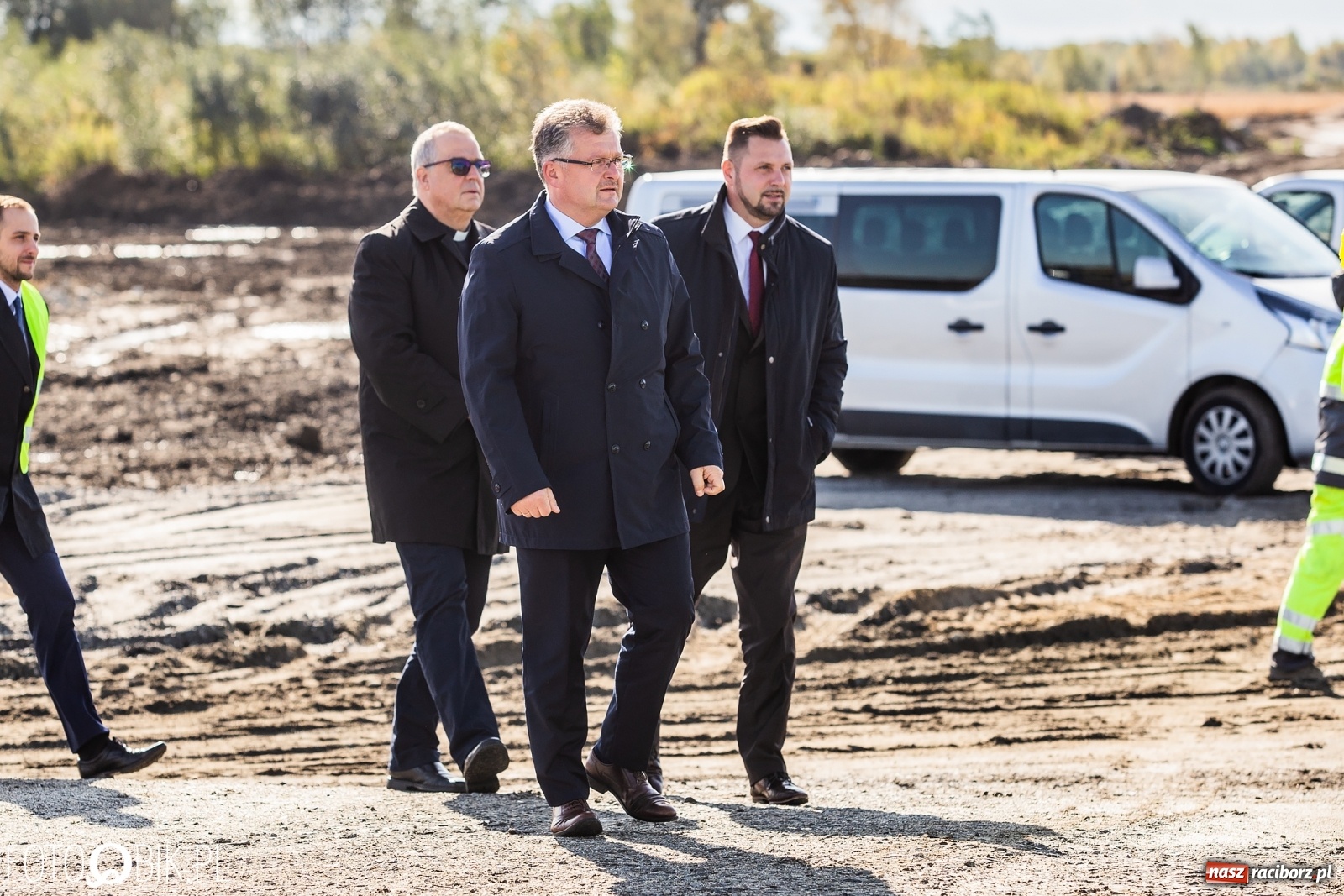 Zdjęcie w galerii na portalu naszraciborz.pl: Budowa zbiornika Racibórz na finiszu. Ulga płynie już przez budowlę przelewowo-spustową [FOTO i WIDEO] wiadomości z regionu