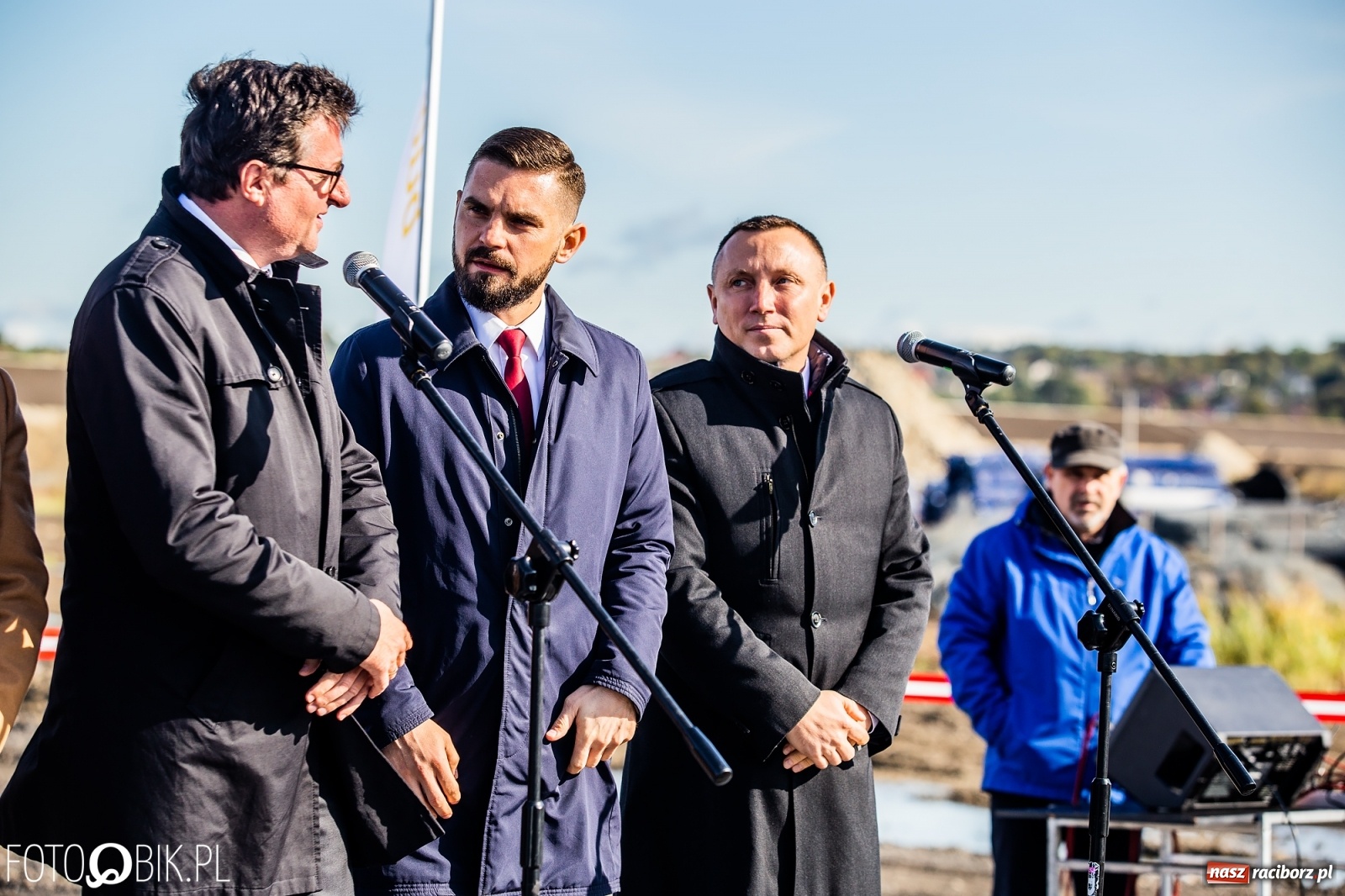 Zdjęcie w galerii na portalu naszraciborz.pl: Budowa zbiornika Racibórz na finiszu. Ulga płynie już przez budowlę przelewowo-spustową [FOTO i WIDEO] wiadomości z regionu