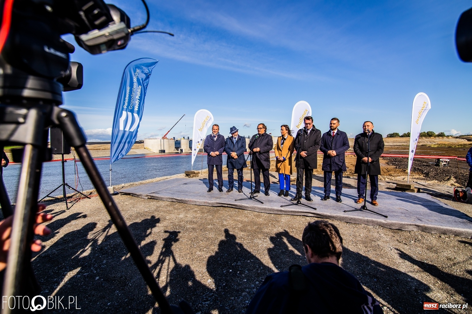 Zdjęcie w galerii na portalu naszraciborz.pl: Budowa zbiornika Racibórz na finiszu. Ulga płynie już przez budowlę przelewowo-spustową [FOTO i WIDEO] wiadomości z regionu