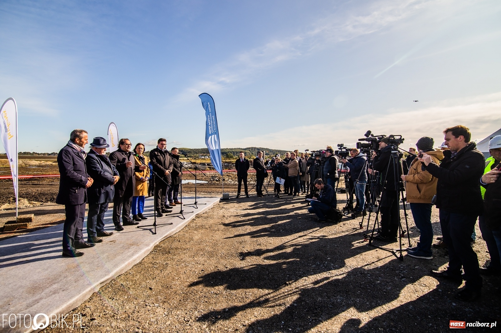 Zdjęcie w galerii na portalu naszraciborz.pl: Budowa zbiornika Racibórz na finiszu. Ulga płynie już przez budowlę przelewowo-spustową [FOTO i WIDEO] wiadomości z regionu