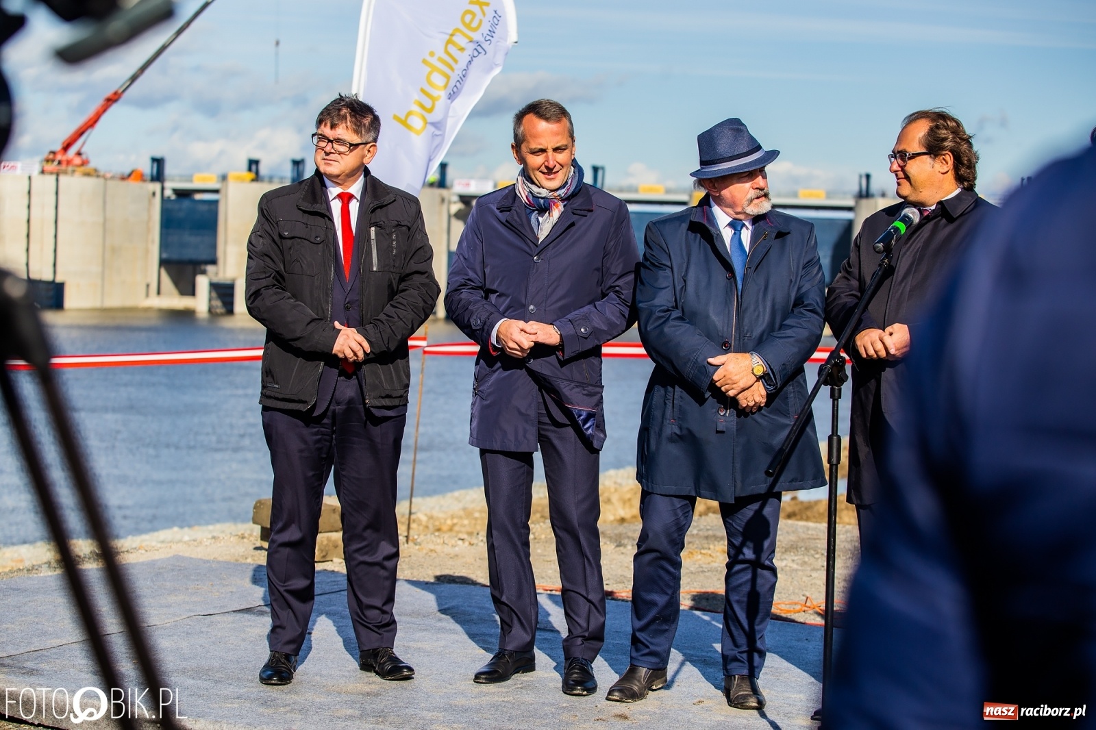 Zdjęcie w galerii na portalu naszraciborz.pl: Budowa zbiornika Racibórz na finiszu. Ulga płynie już przez budowlę przelewowo-spustową [FOTO i WIDEO] wiadomości z regionu