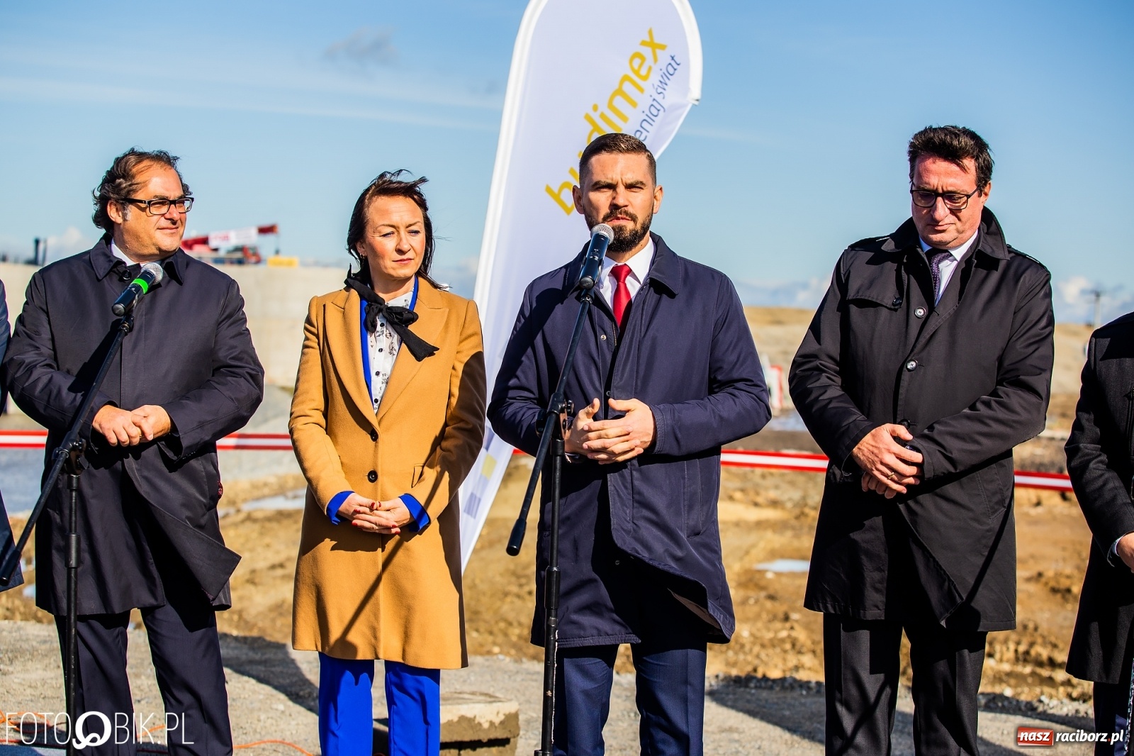Zdjęcie w galerii na portalu naszraciborz.pl: Budowa zbiornika Racibórz na finiszu. Ulga płynie już przez budowlę przelewowo-spustową [FOTO i WIDEO] wiadomości z regionu