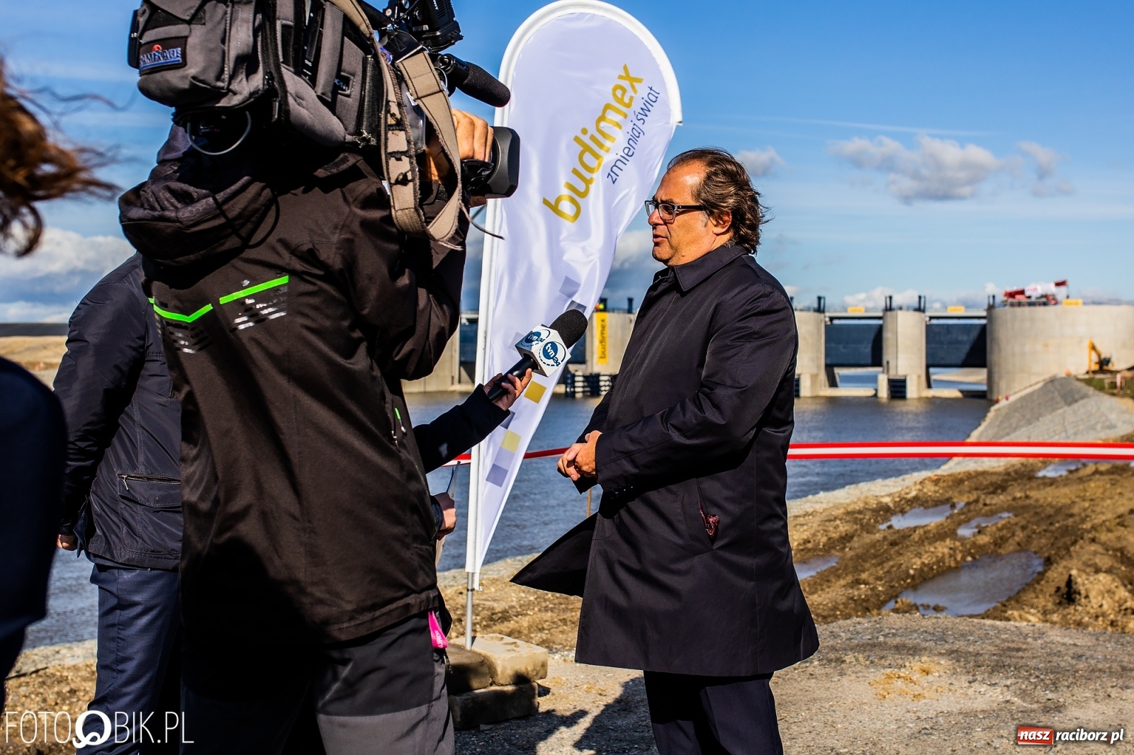 Zdjęcie w galerii na portalu naszraciborz.pl: Budowa zbiornika Racibórz na finiszu. Ulga płynie już przez budowlę przelewowo-spustową [FOTO i WIDEO] wiadomości z regionu