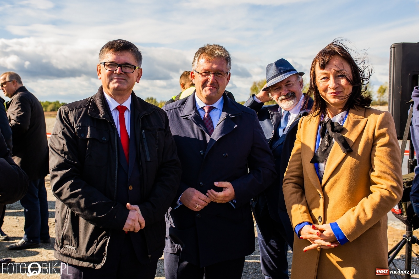 Zdjęcie w galerii na portalu naszraciborz.pl: Budowa zbiornika Racibórz na finiszu. Ulga płynie już przez budowlę przelewowo-spustową [FOTO i WIDEO] wiadomości z regionu
