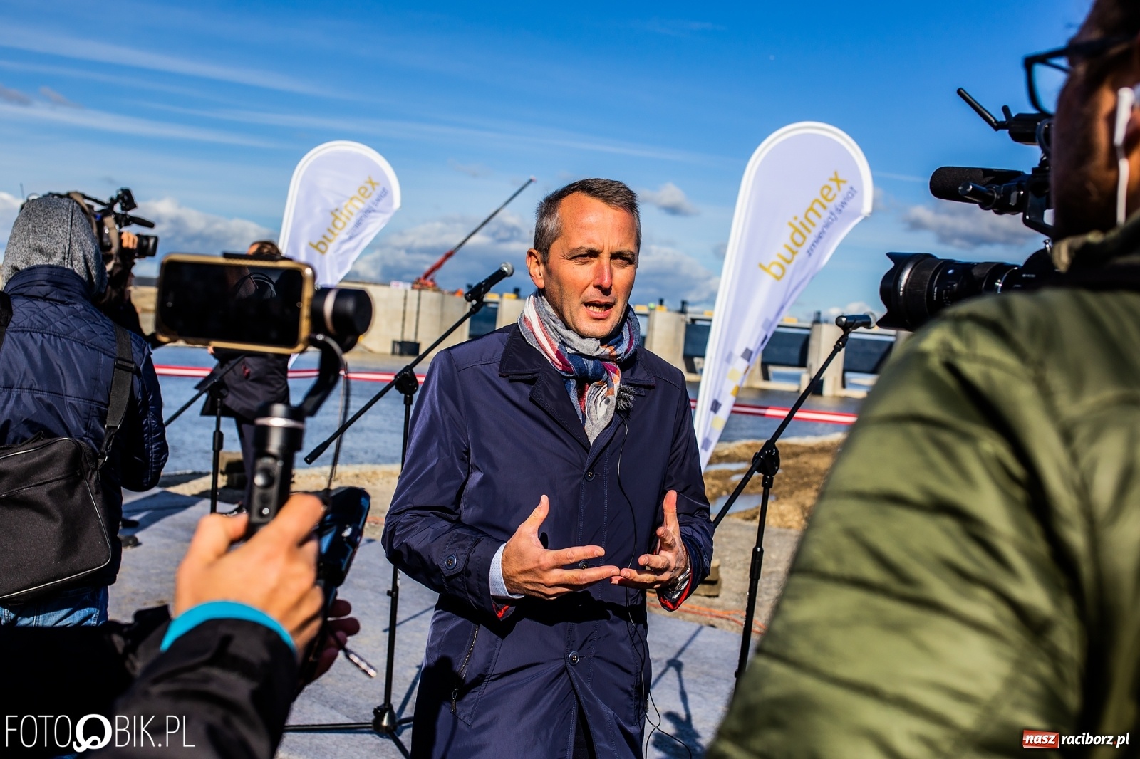 Zdjęcie w galerii na portalu naszraciborz.pl: Budowa zbiornika Racibórz na finiszu. Ulga płynie już przez budowlę przelewowo-spustową [FOTO i WIDEO] wiadomości z regionu