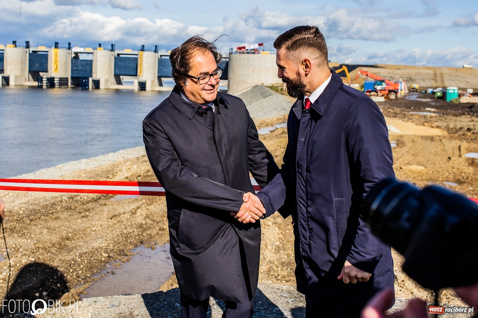 Zdjęcie w galerii na portalu naszraciborz.pl: Budowa zbiornika Racibórz na finiszu. Ulga płynie już przez budowlę przelewowo-spustową [FOTO i WIDEO] wiadomości z regionu