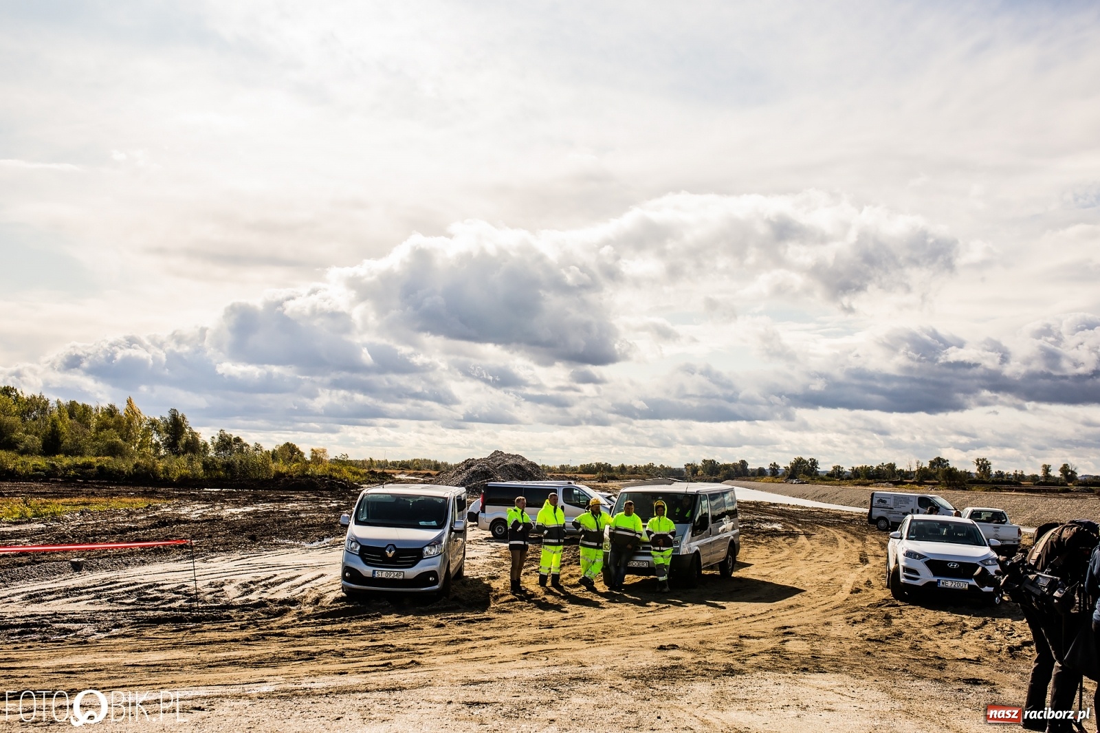 Zdjęcie w galerii na portalu naszraciborz.pl: Budowa zbiornika Racibórz na finiszu. Ulga płynie już przez budowlę przelewowo-spustową [FOTO i WIDEO] wiadomości z regionu