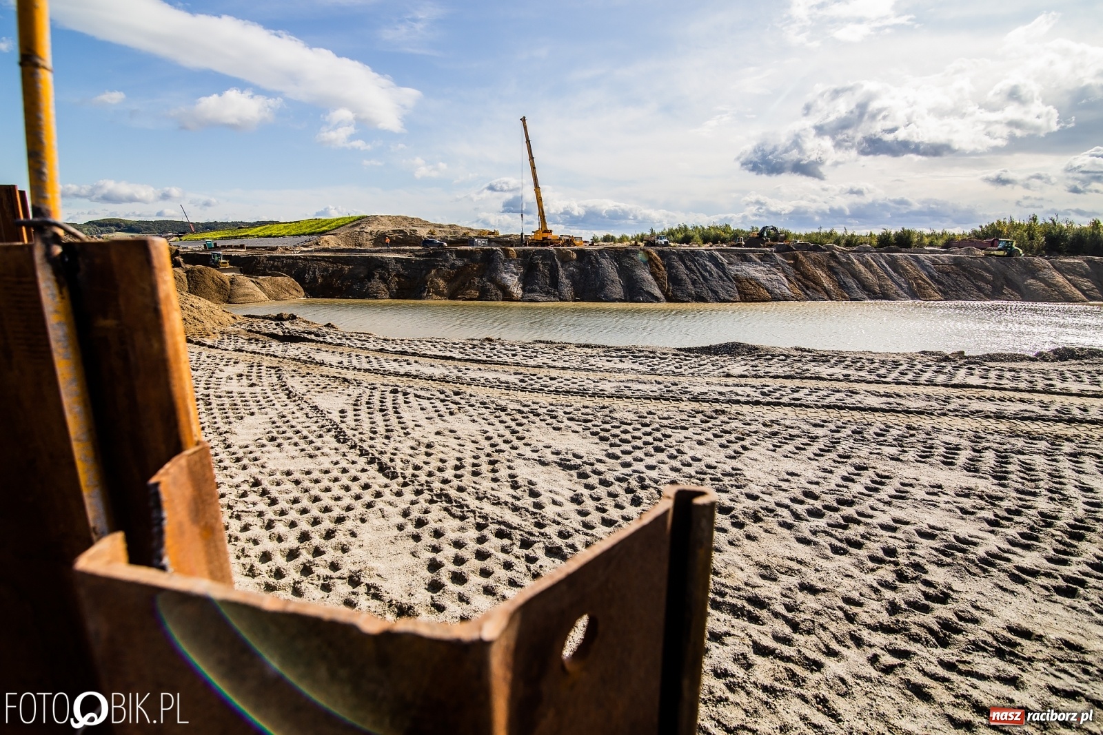 Zdjęcie w galerii na portalu naszraciborz.pl: Budowa zbiornika Racibórz na finiszu. Ulga płynie już przez budowlę przelewowo-spustową [FOTO i WIDEO] wiadomości z regionu