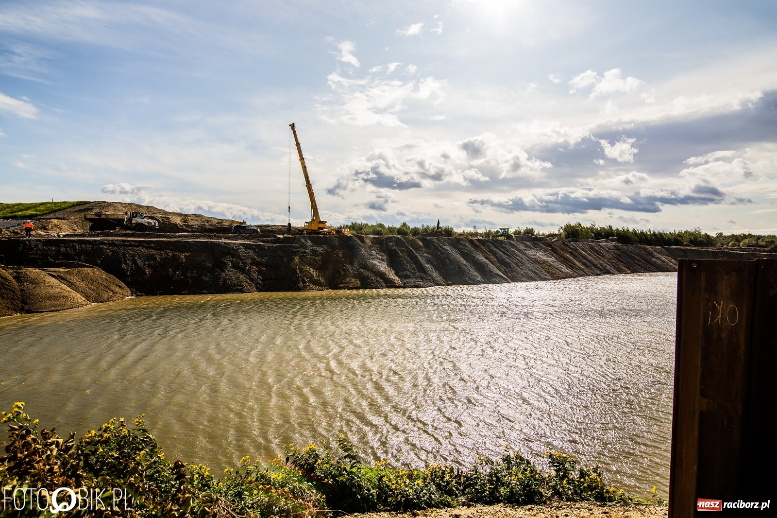 Zdjęcie w galerii na portalu naszraciborz.pl: Budowa zbiornika Racibórz na finiszu. Ulga płynie już przez budowlę przelewowo-spustową [FOTO i WIDEO] wiadomości z regionu