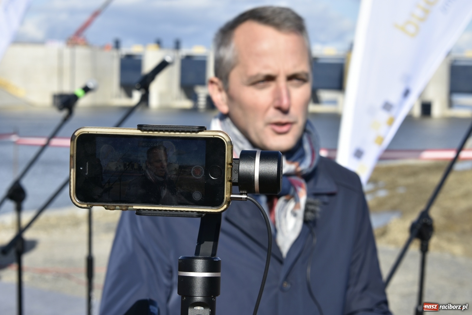 Zdjęcie w galerii na portalu naszraciborz.pl: Wiatr we włosach, czyli briefing przy zaporze  wiadomości z regionu