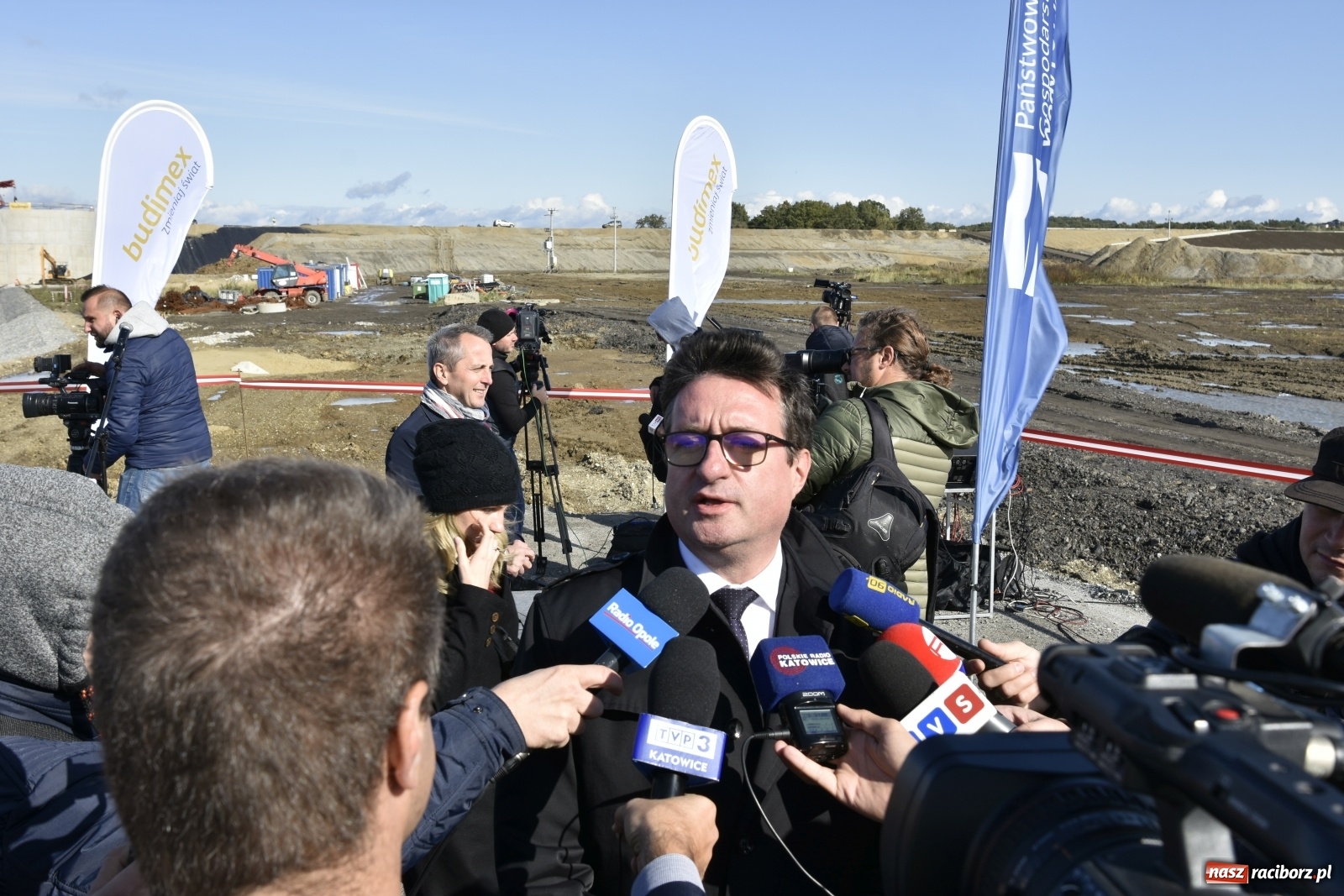 Zdjęcie w galerii na portalu naszraciborz.pl: Wiatr we włosach, czyli briefing przy zaporze  wiadomości z regionu