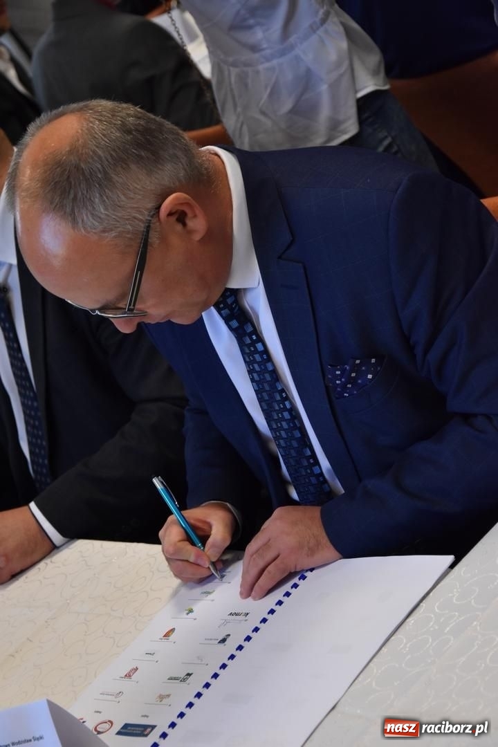 Zdjęcie w galerii na portalu naszraciborz.pl: Podpisano historyczne memorandum o współpracy wiadomości z regionu